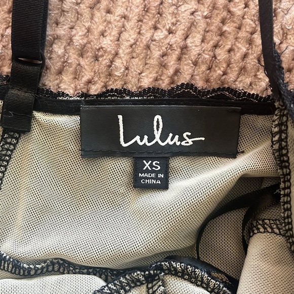 NWOT Lulu's Black Lace Deep V Bodysuit Size XS - Picture 3 of 6